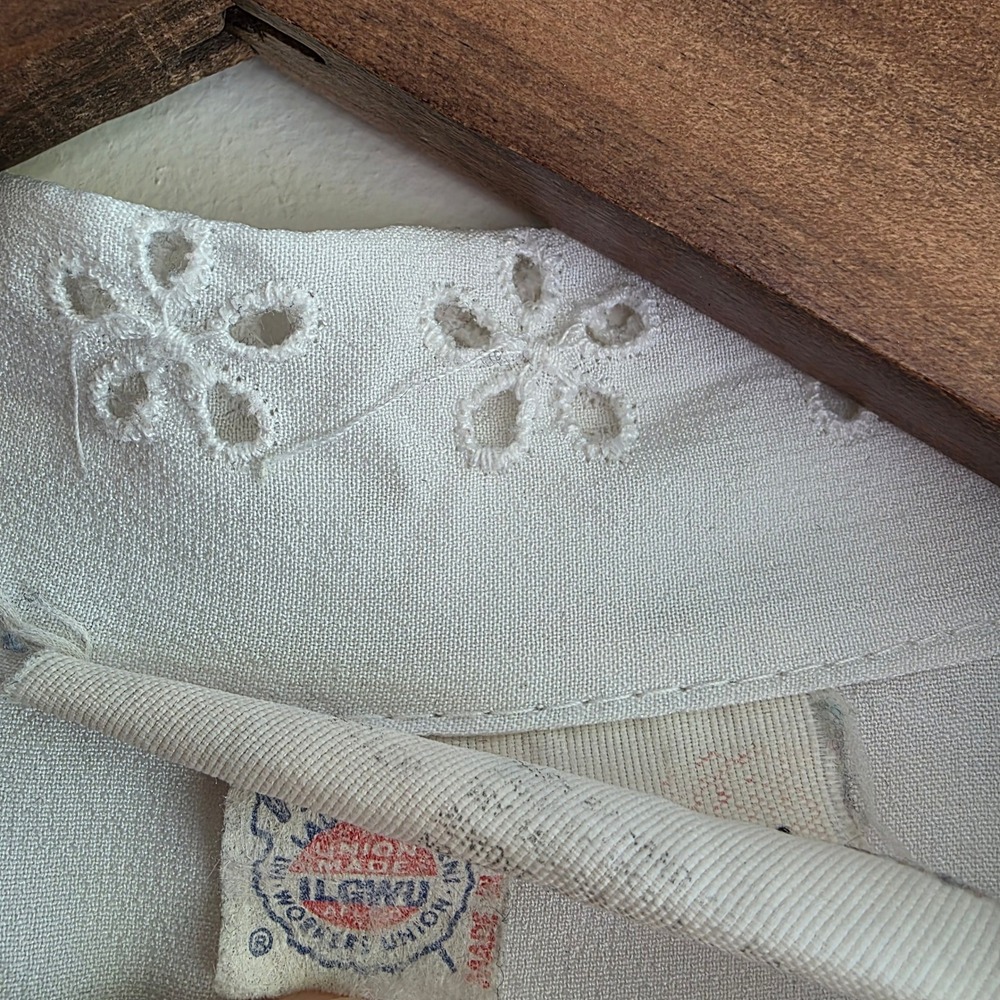 Vintage Union Made White Eyelet Lace Blouse Coquette Pearl Button Top USA Made - Picture 9 of 10